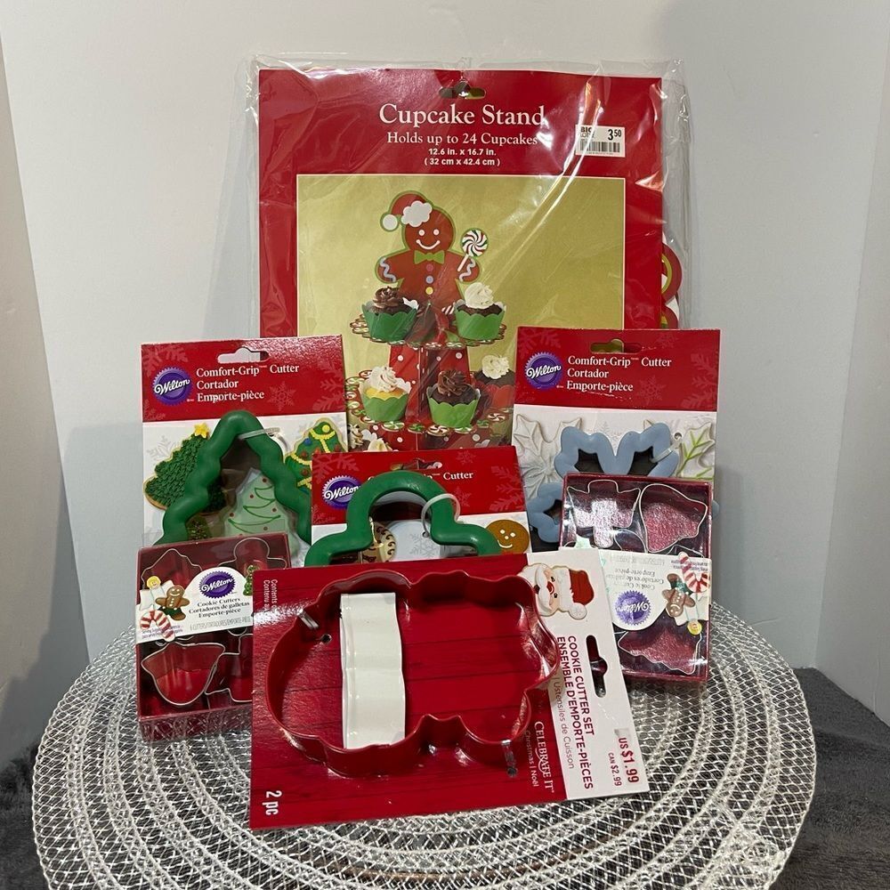 Wilton Christmas Cookie cutters and cupcake stand NWT